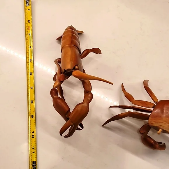 Hand carved wooden crab 🦀 and lobster 🦞. Hand made in the Bahamas - Picture 11 of 11